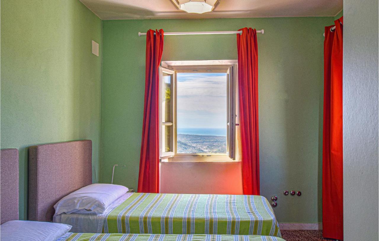 5 Bedroom Amazing Home In Fabbiano Fabbiano  Екстериор снимка