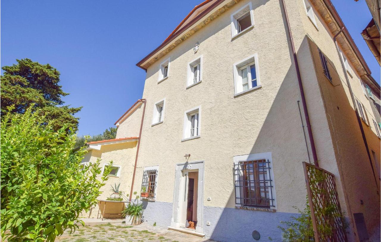 5 Bedroom Amazing Home In Fabbiano Fabbiano  Екстериор снимка