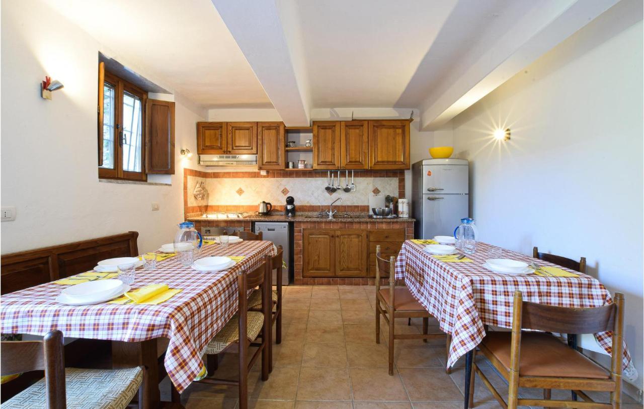 5 Bedroom Amazing Home In Fabbiano Fabbiano  Екстериор снимка