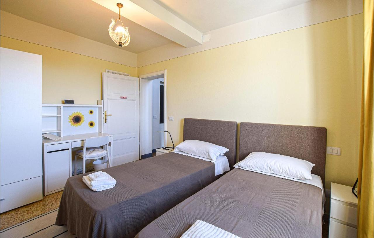 5 Bedroom Amazing Home In Fabbiano Fabbiano  Екстериор снимка