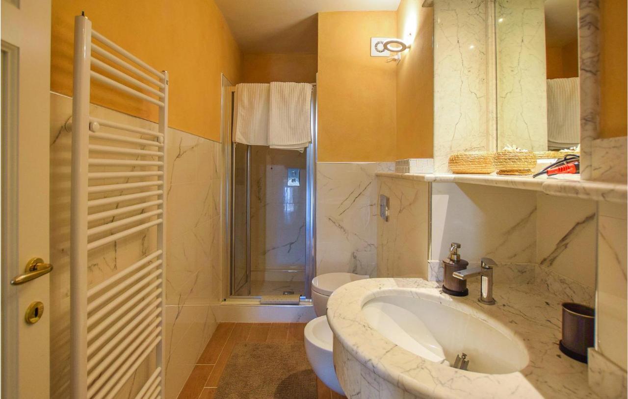 5 Bedroom Amazing Home In Fabbiano Fabbiano  Екстериор снимка
