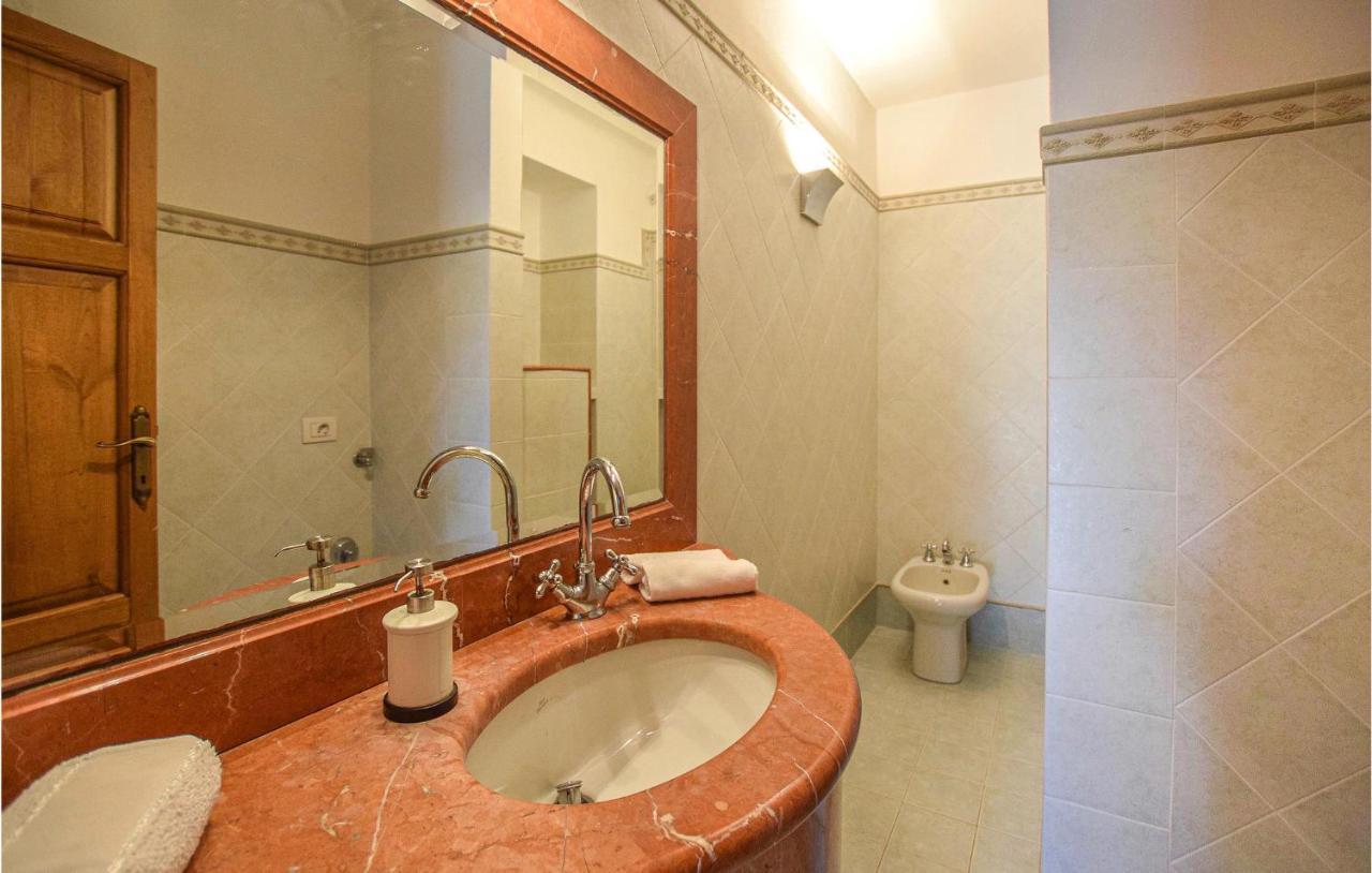 5 Bedroom Amazing Home In Fabbiano Fabbiano  Екстериор снимка