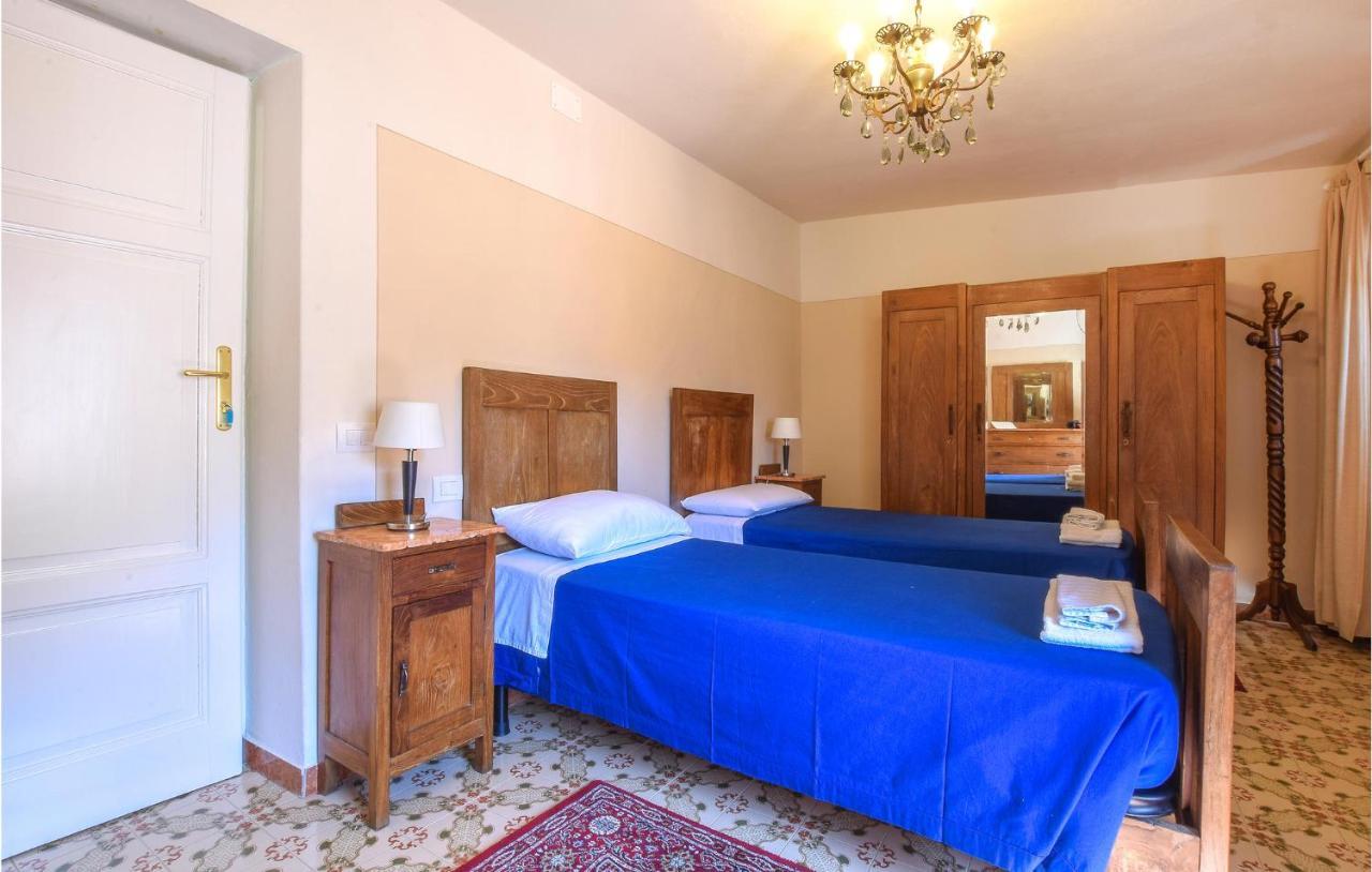 5 Bedroom Amazing Home In Fabbiano Fabbiano  Екстериор снимка