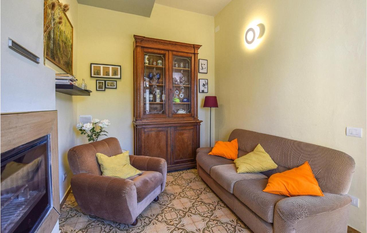 5 Bedroom Amazing Home In Fabbiano Fabbiano  Екстериор снимка