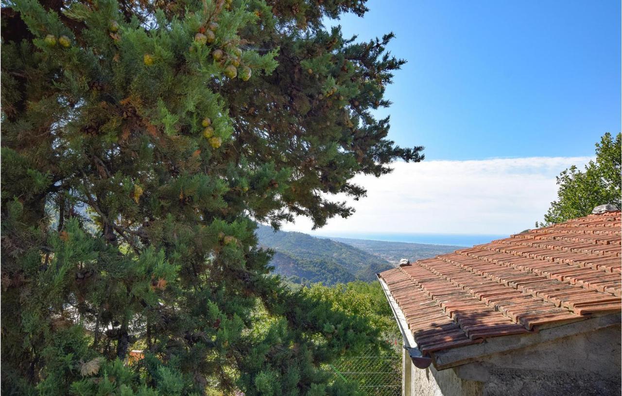 5 Bedroom Amazing Home In Fabbiano Fabbiano  Екстериор снимка